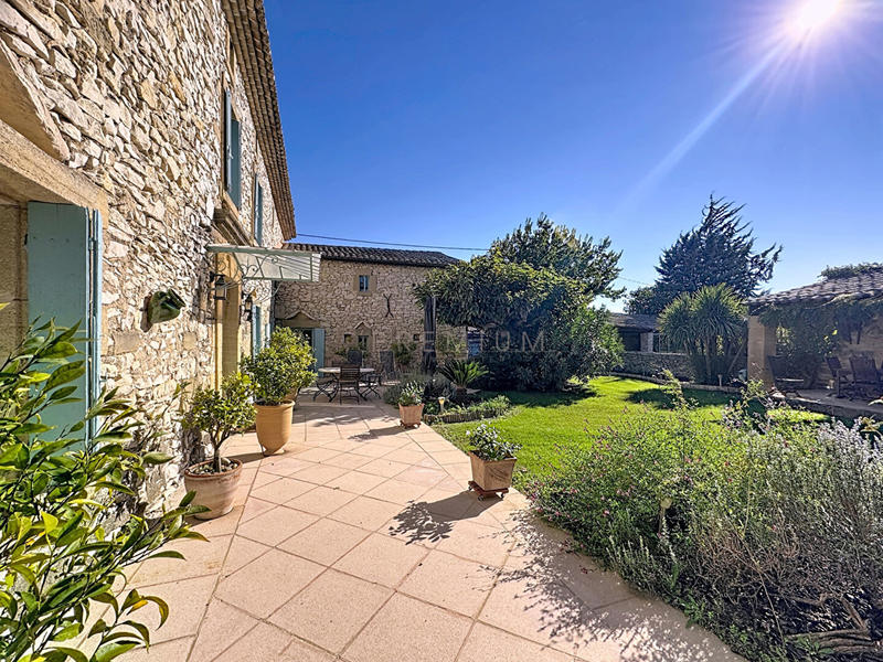 Maison - 331 m² - 9 pièces