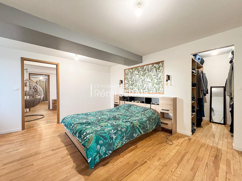 Maison - 232 m² - 6 pièces