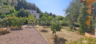 Maison - 246 m² - 9 pièces