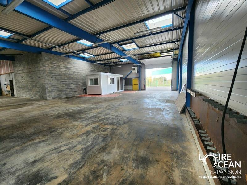 Entrepôt - 318 m²