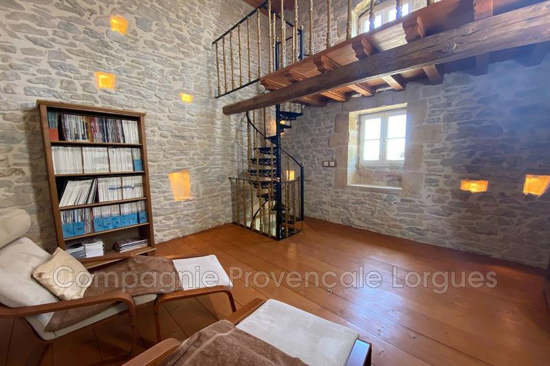 Maison - 1 150 m² - 25 pièces