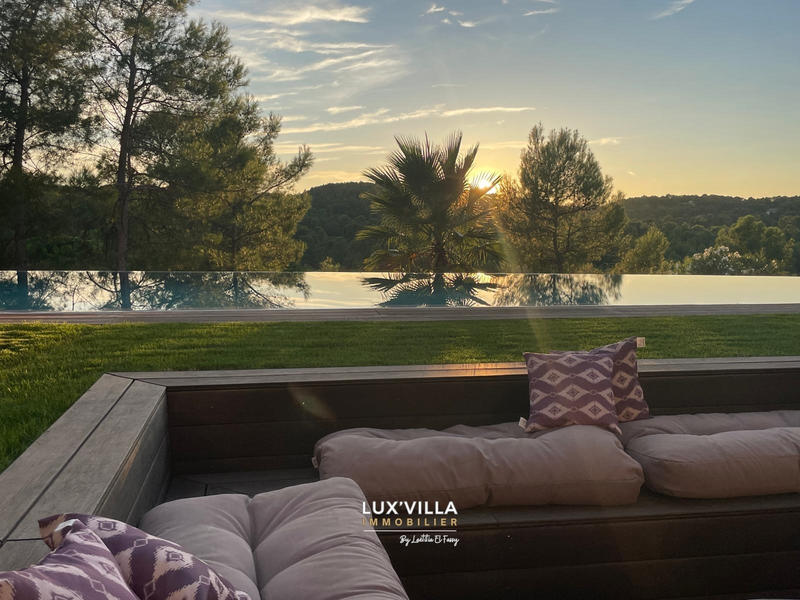 Villa - 397 m² - 10 pièces