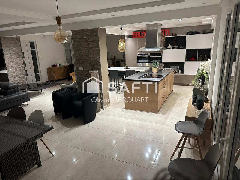 Maison - 215 m² - 7 pièces