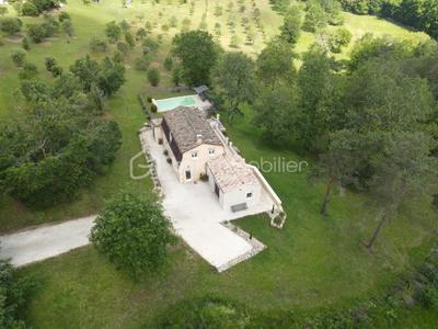 Propriété - 105 m² - 4 pièces