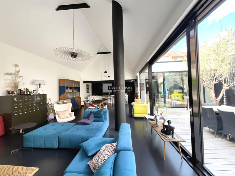 Maison - 258 m² - 8 pièces