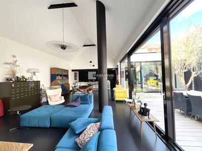 Maison - 258 m² - 8 pièces