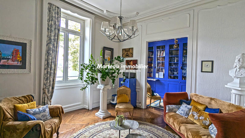 Maison - 327 m² - 13 pièces