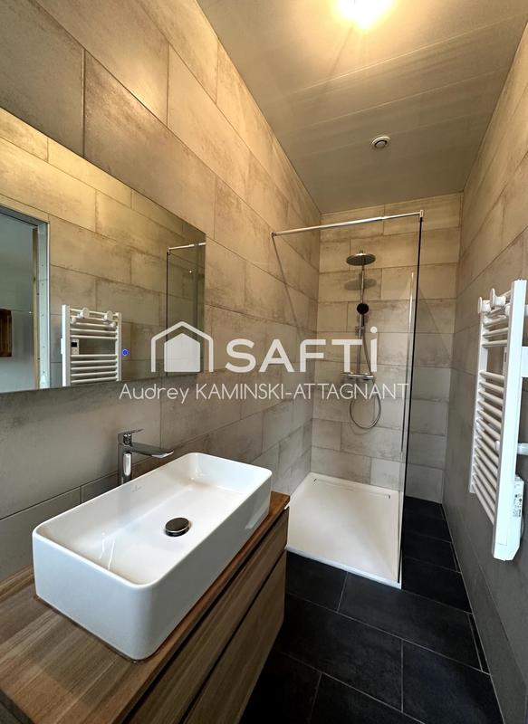 Maison - 268 m² - 9 pièces