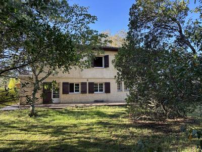 Maison - 180 m² - 8 pièces