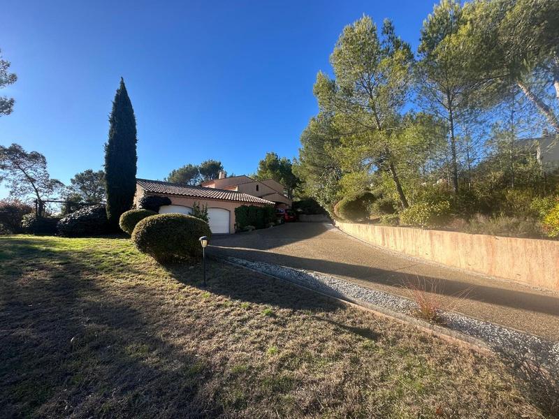 Maison traditionnelle - 268 m² - 9 pièces