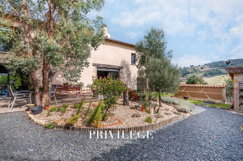 Propriété - 304 m² - 6 pièces