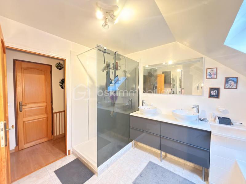 Maison - 135 m² - 6 pièces