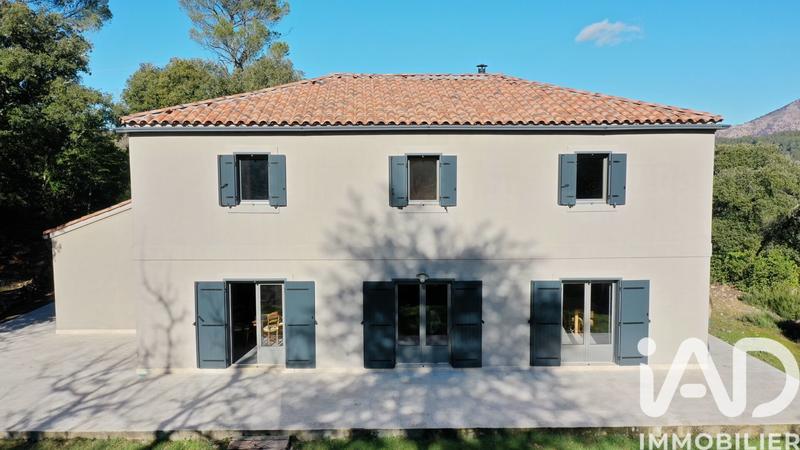 Maison - 227 m² - 6 pièces