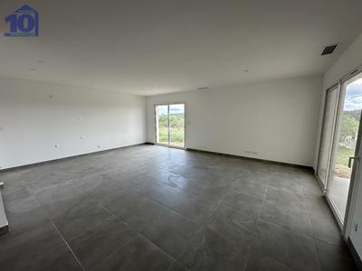 Maison - 96 m² - 5 pièces