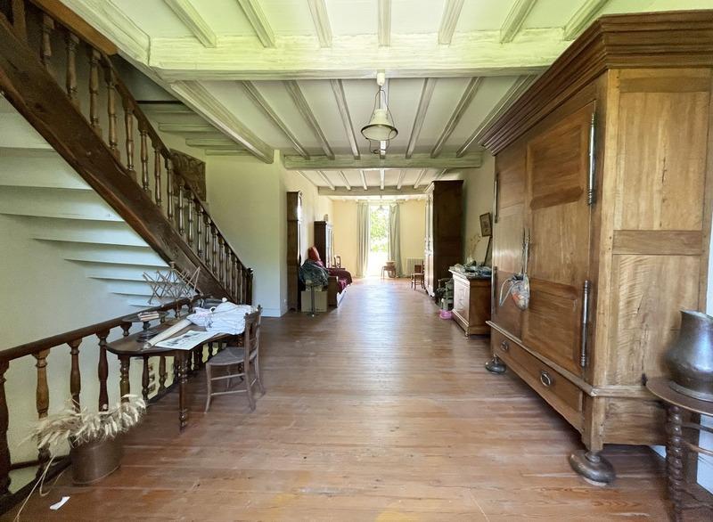 Château - 600 m² - 16 pièces