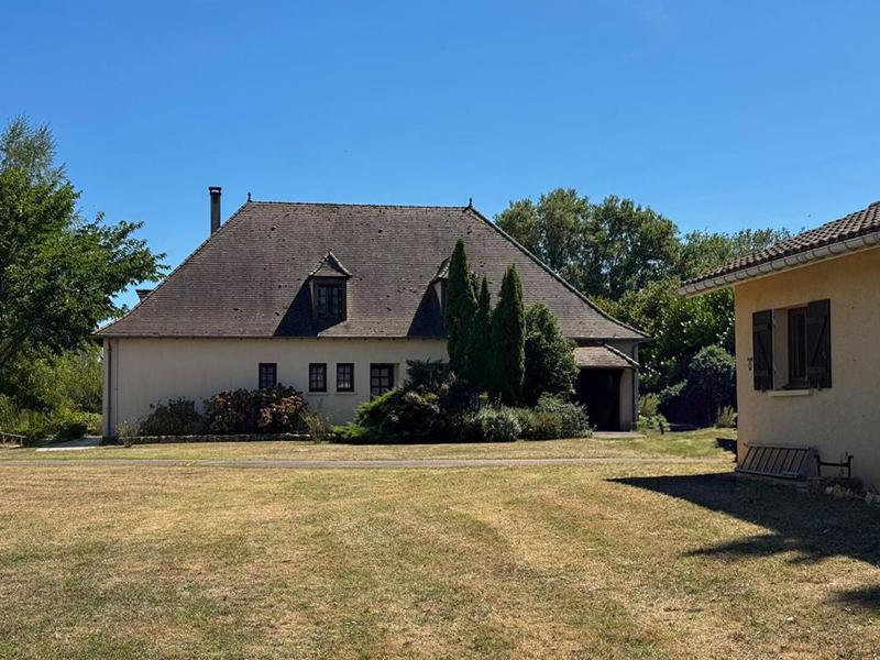 Maison - 275 m² - 12 pièces