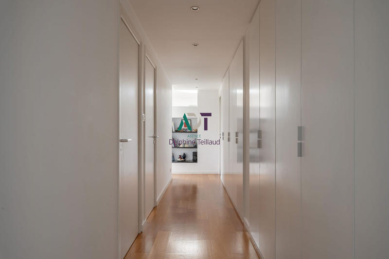 Maison - 220 m² - 8 pièces