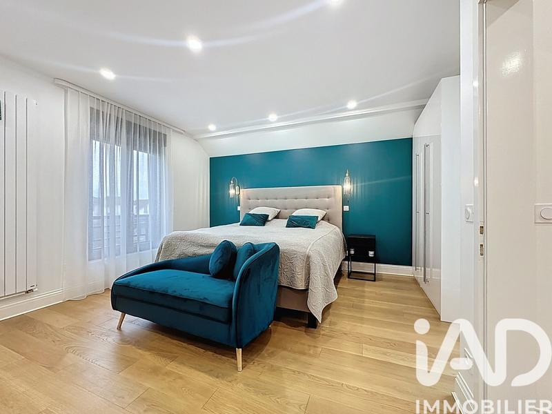 Maison - 282 m² - 12 pièces