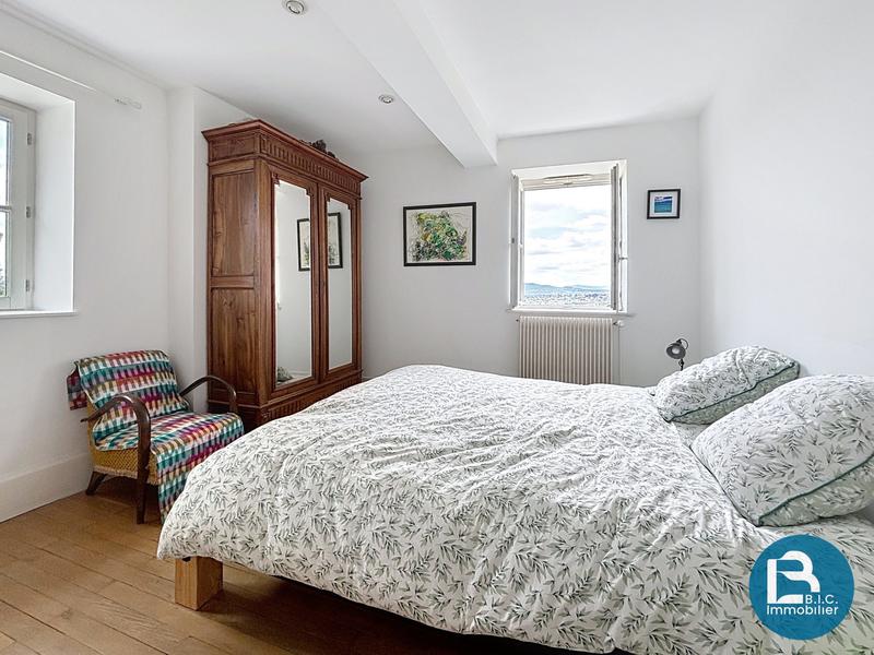 Maison ancienne - 217 m² - 6 pièces