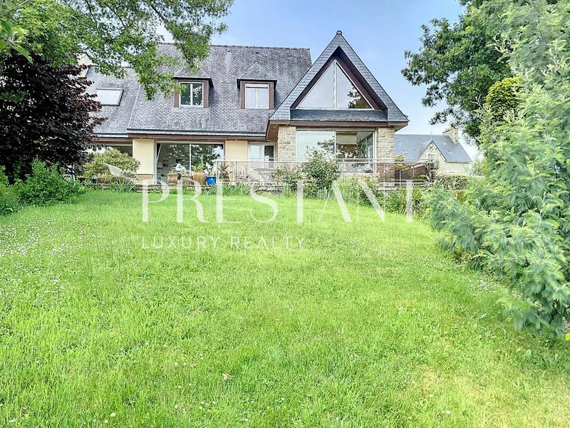 Maison - 157 m² - 7 pièces