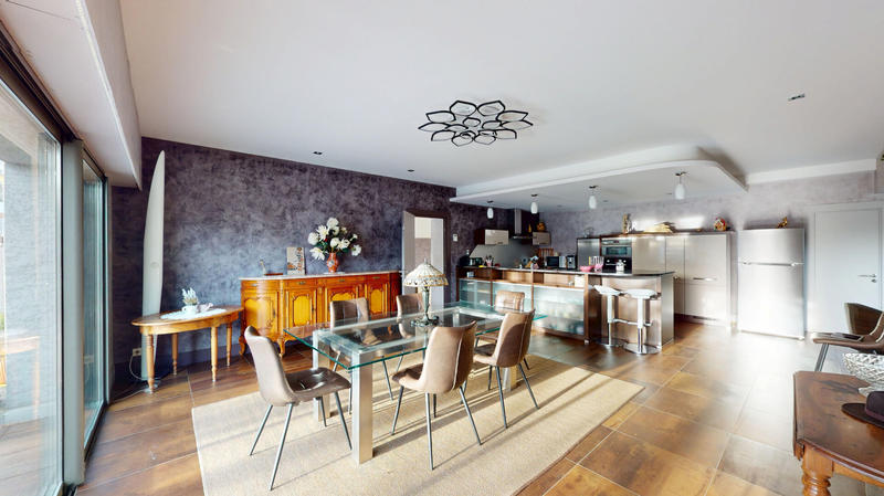 Maison - 565 m² - 15 pièces