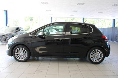 Peugeot 208 Puretech 82 €6.c Allure
