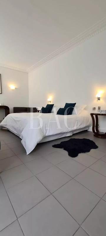 Propriété - 450 m² - 8 pièces