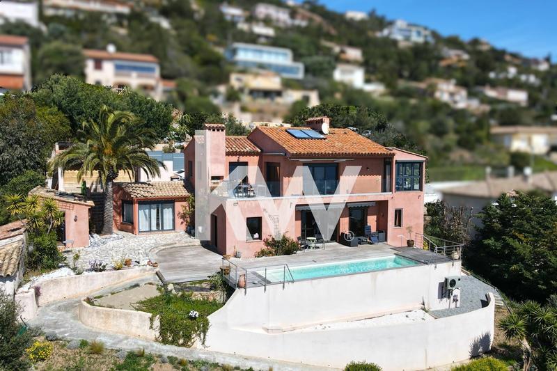 Villa - 215 m² - 7 pièces