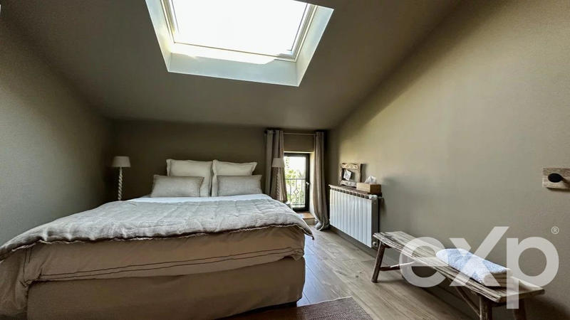 Maison - 207 m² - 9 pièces