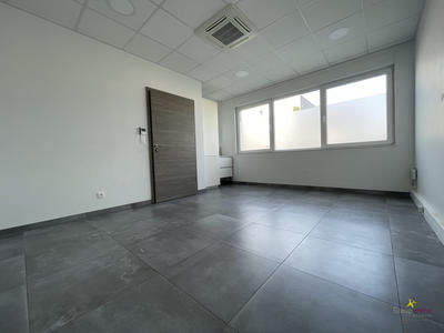 Local d'activités - 78 m² - 3 pièces