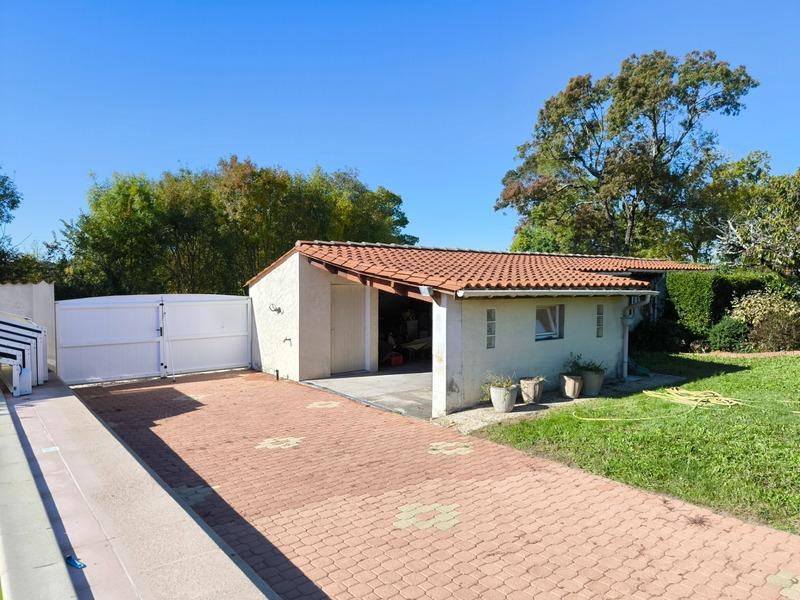 Maison - 239 m² - 10 pièces