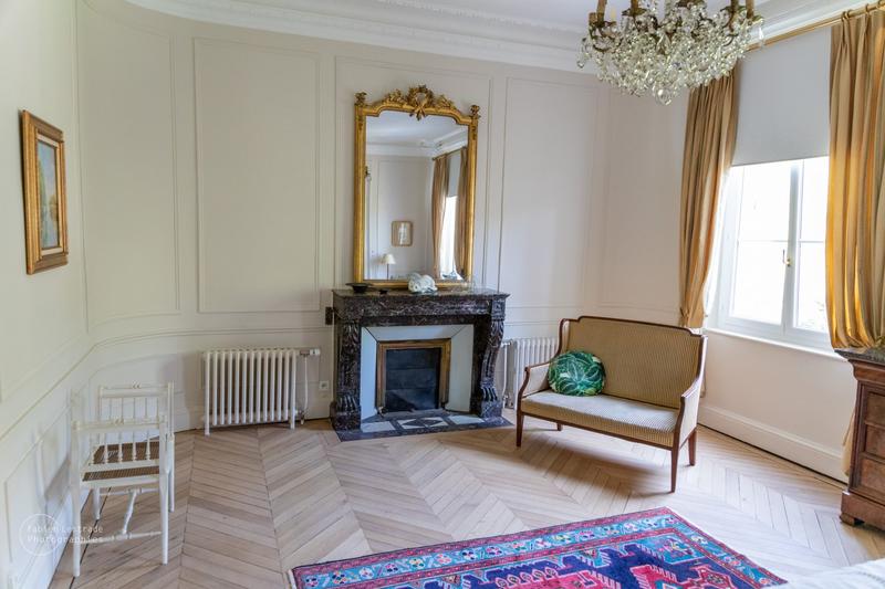 Maison - 273 m² - 11 pièces