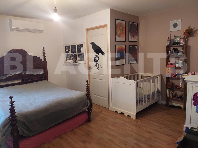 Maison - 223 m² - 7 pièces