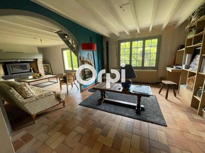 Maison - 239 m² - 7 pièces