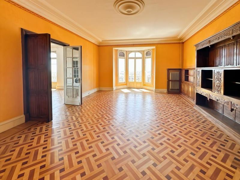 Appartement - 242 m² - 4 pièces