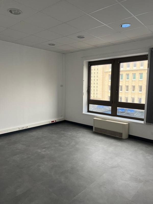 Bureau - 556 m² - 17 pièces