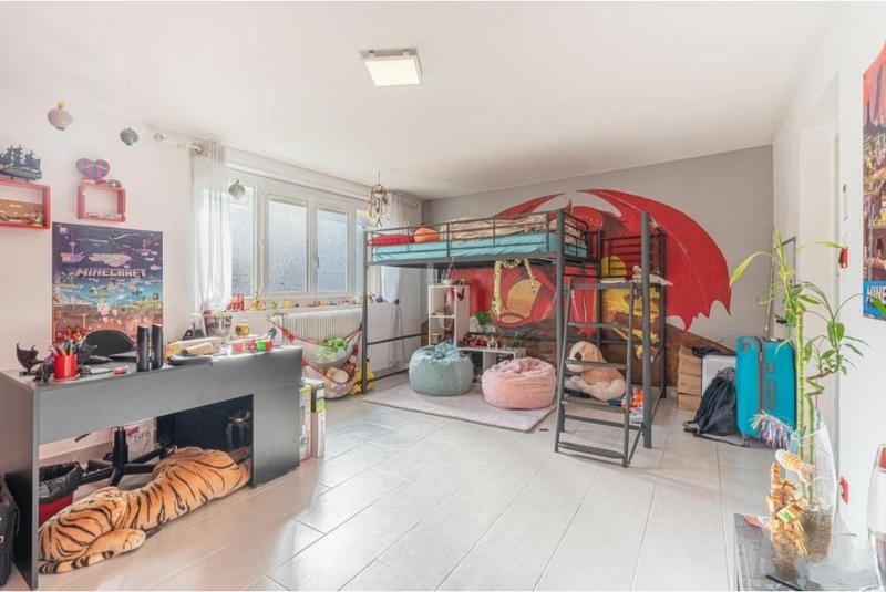 Maison - 233 m² - 5 pièces