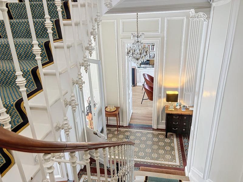 Maison bourgeoise - 334 m² - 13 pièces