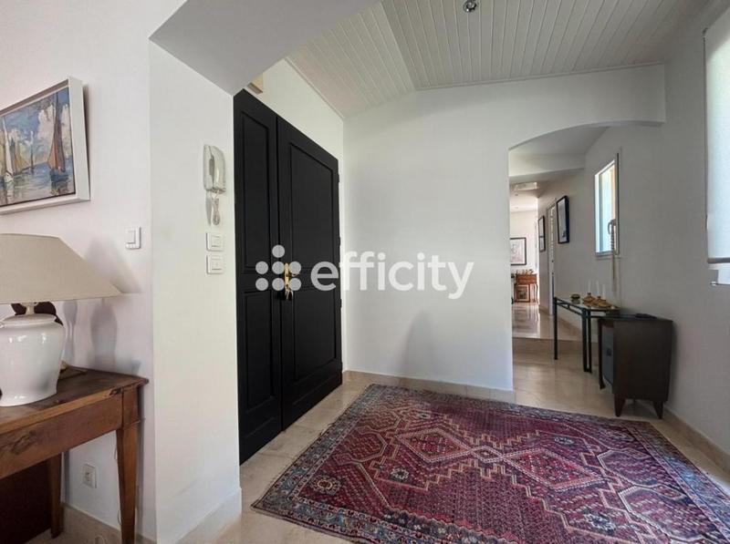 Maison - 220 m² - 6 pièces