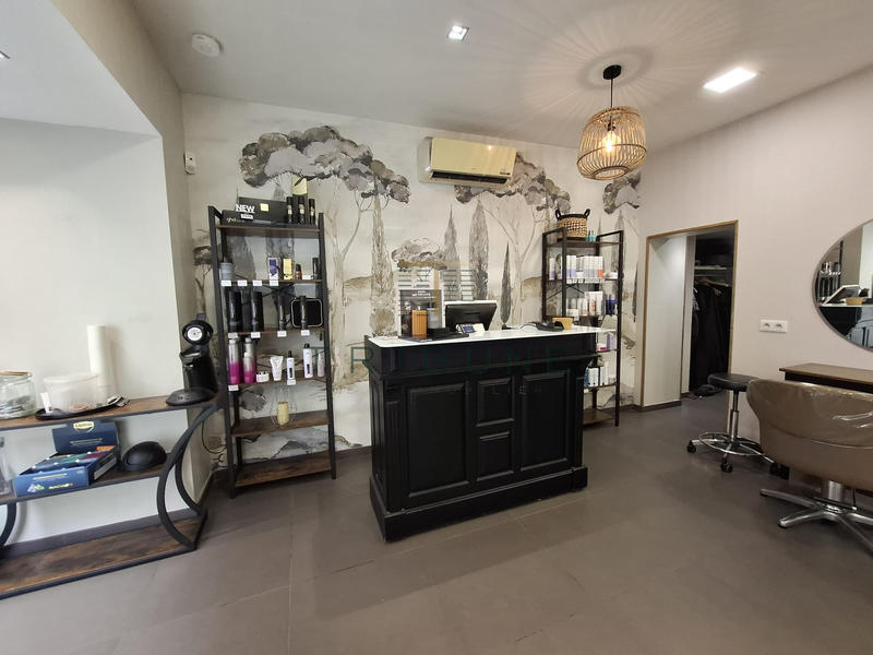 Local commercial - 130 m² - 2 pièces