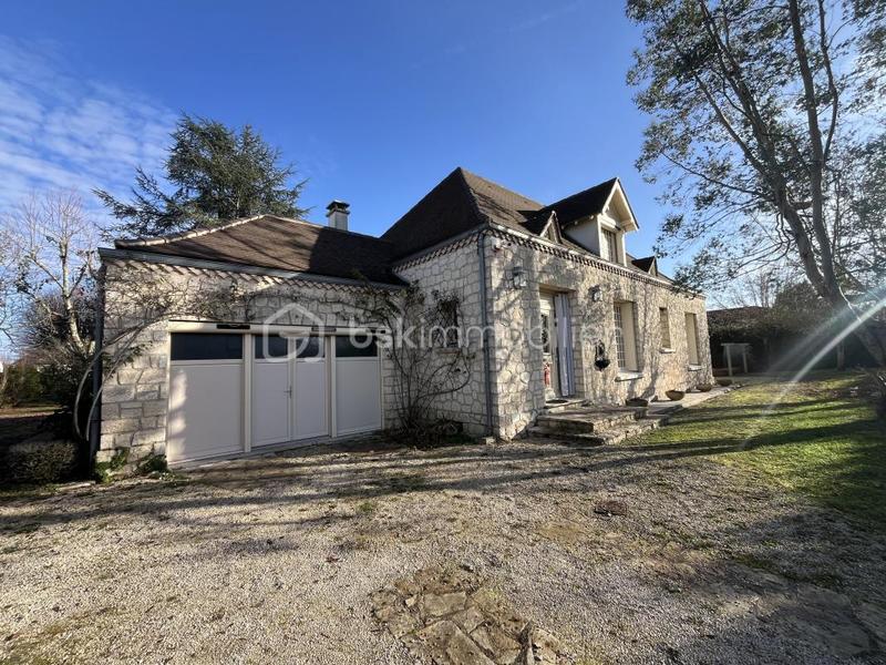 Demeure - 205 m² - 6 pièces