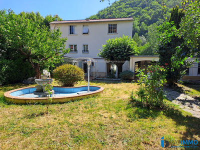 Maison - 200 m² - 10 pièces