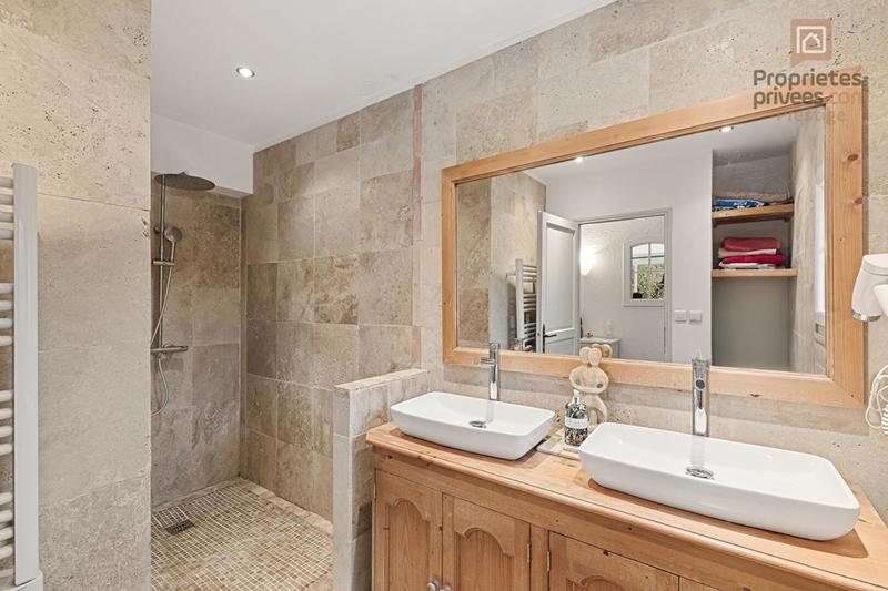 Maison - 246 m² - 8 pièces