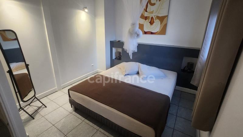 Propriété - 220 m² - 13 pièces