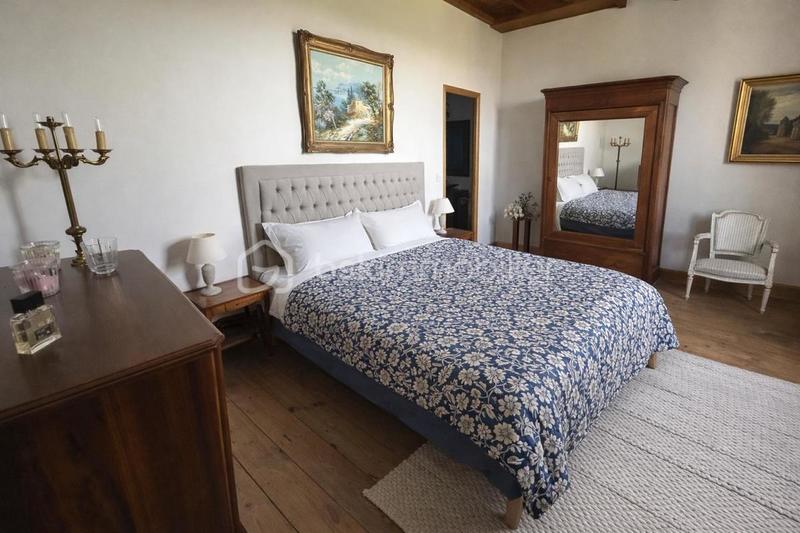 Propriété - 885 m² - 22 pièces