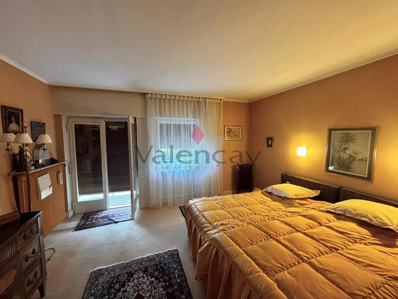 Villa - 221 m² - 8 pièces