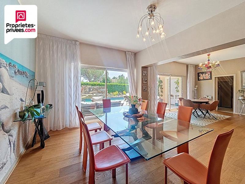 Demeure - 203 m² - 7 pièces