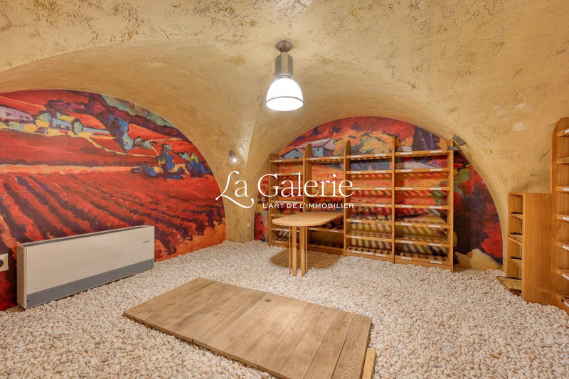 Maison - 630 m² - 13 pièces