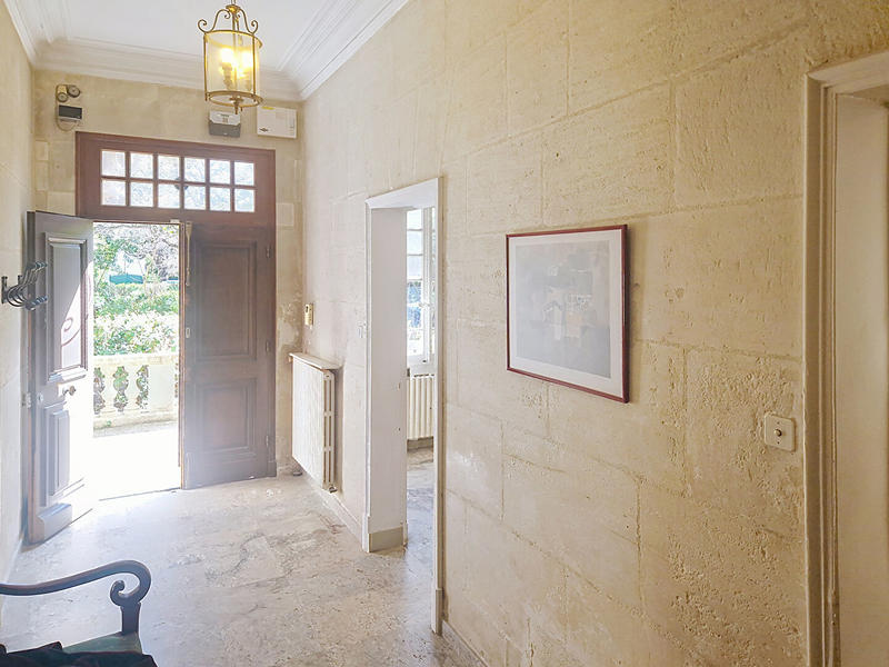 Demeure - 255 m² - 9 pièces