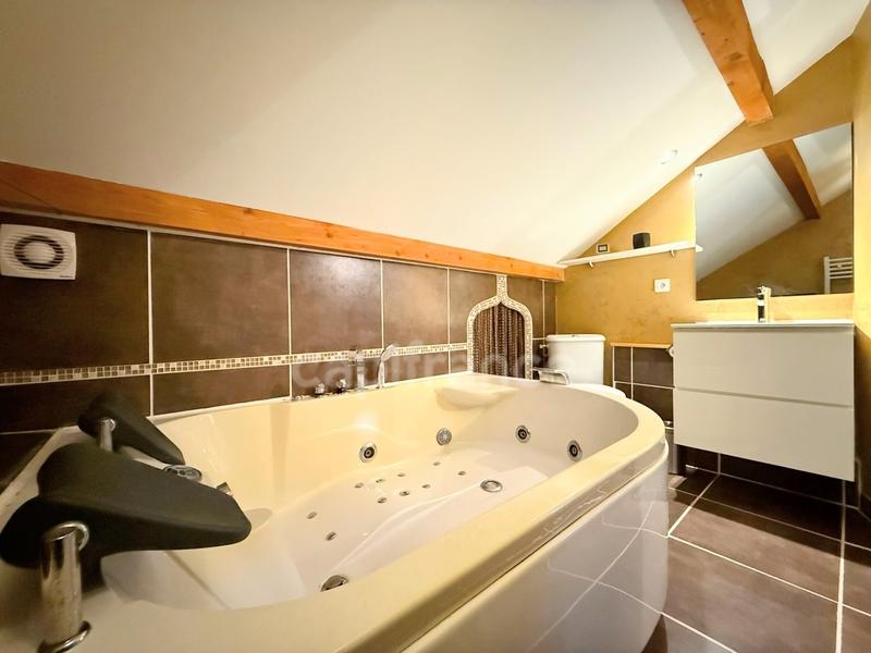 Maison - 211 m² - 9 pièces